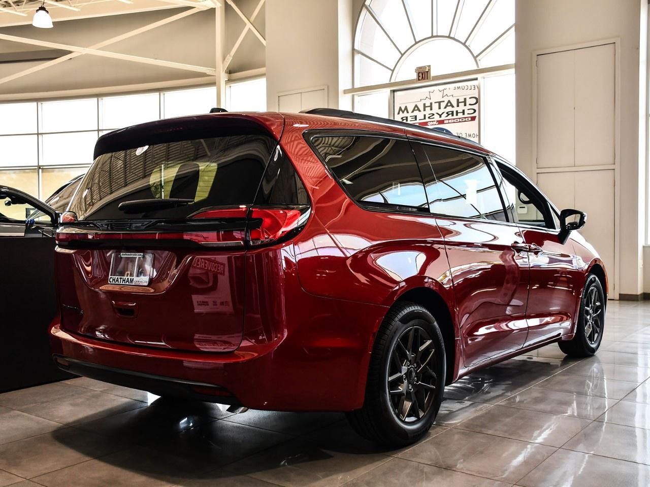 2027 Chrysler Pacifica Select FWD Photo