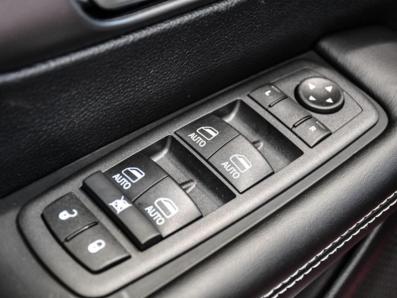 2027 Chrysler Pacifica Select FWD Photo