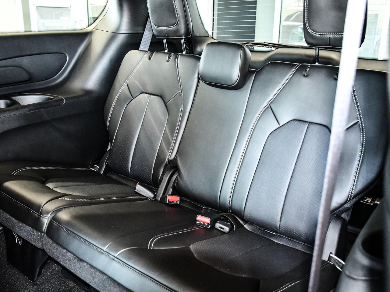 2027 Chrysler Pacifica Select FWD Photo