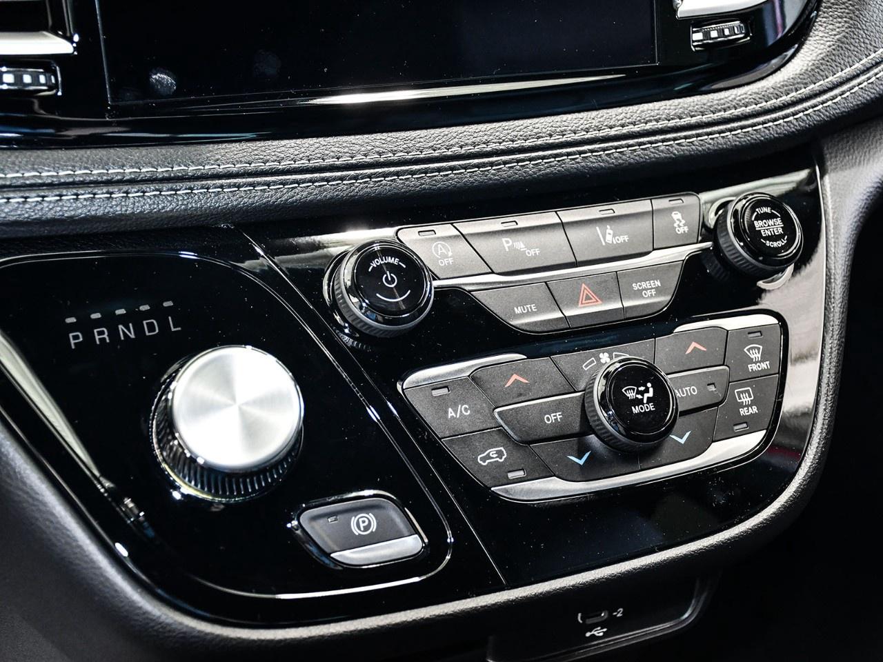 2027 Chrysler Pacifica Select FWD Photo