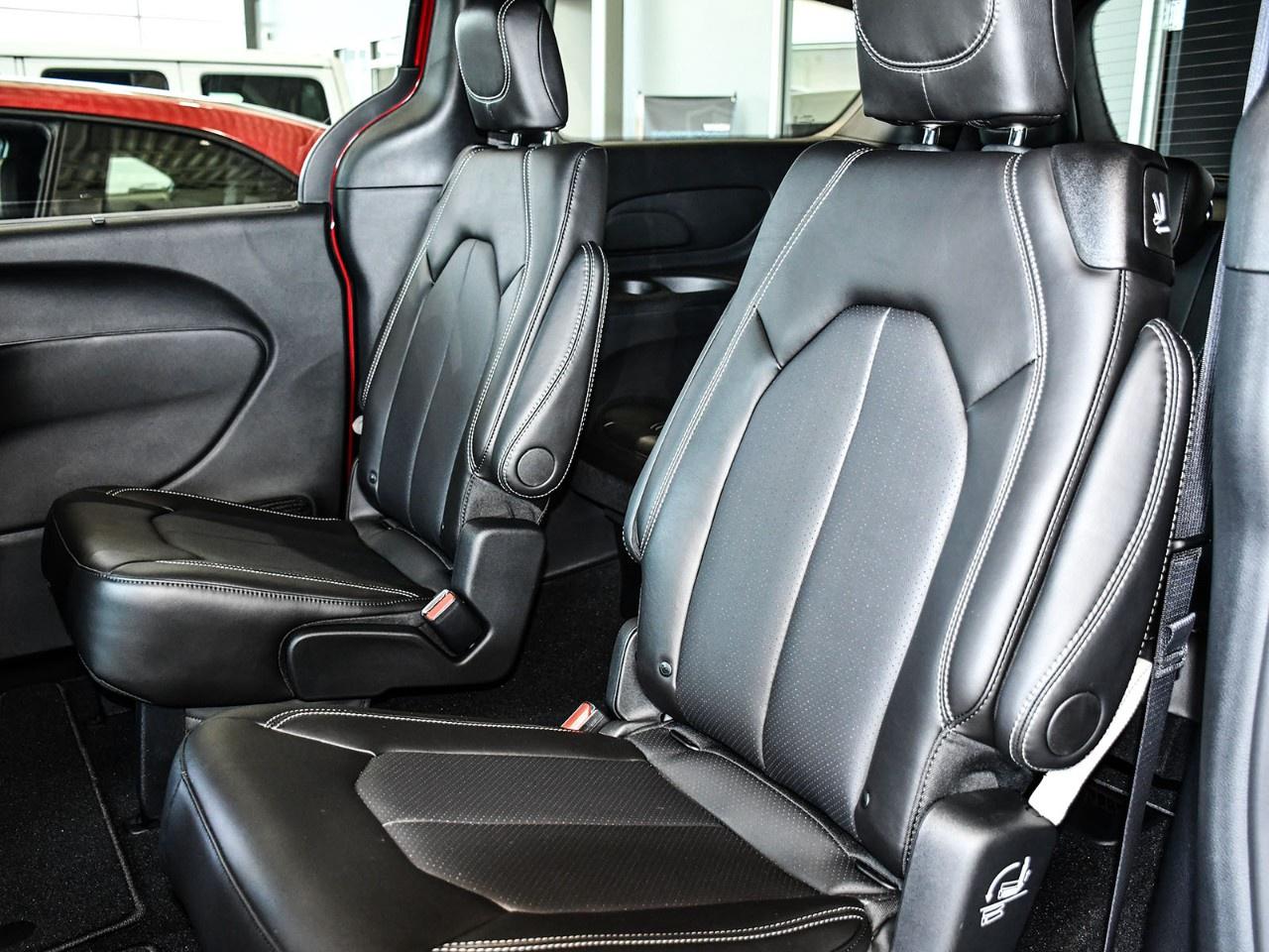 2027 Chrysler Pacifica Select FWD Photo