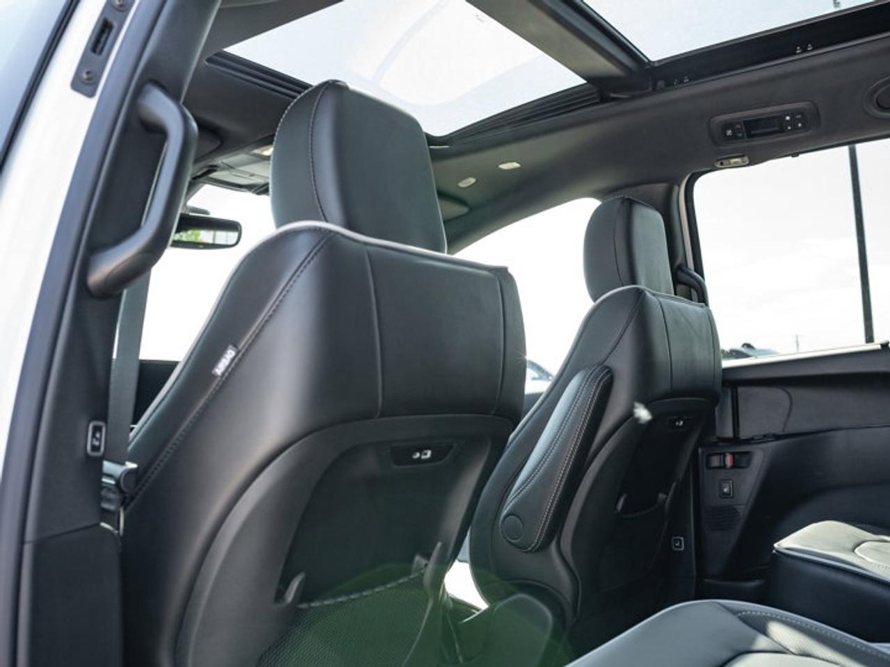 2027 Chrysler Pacifica Limited Photo