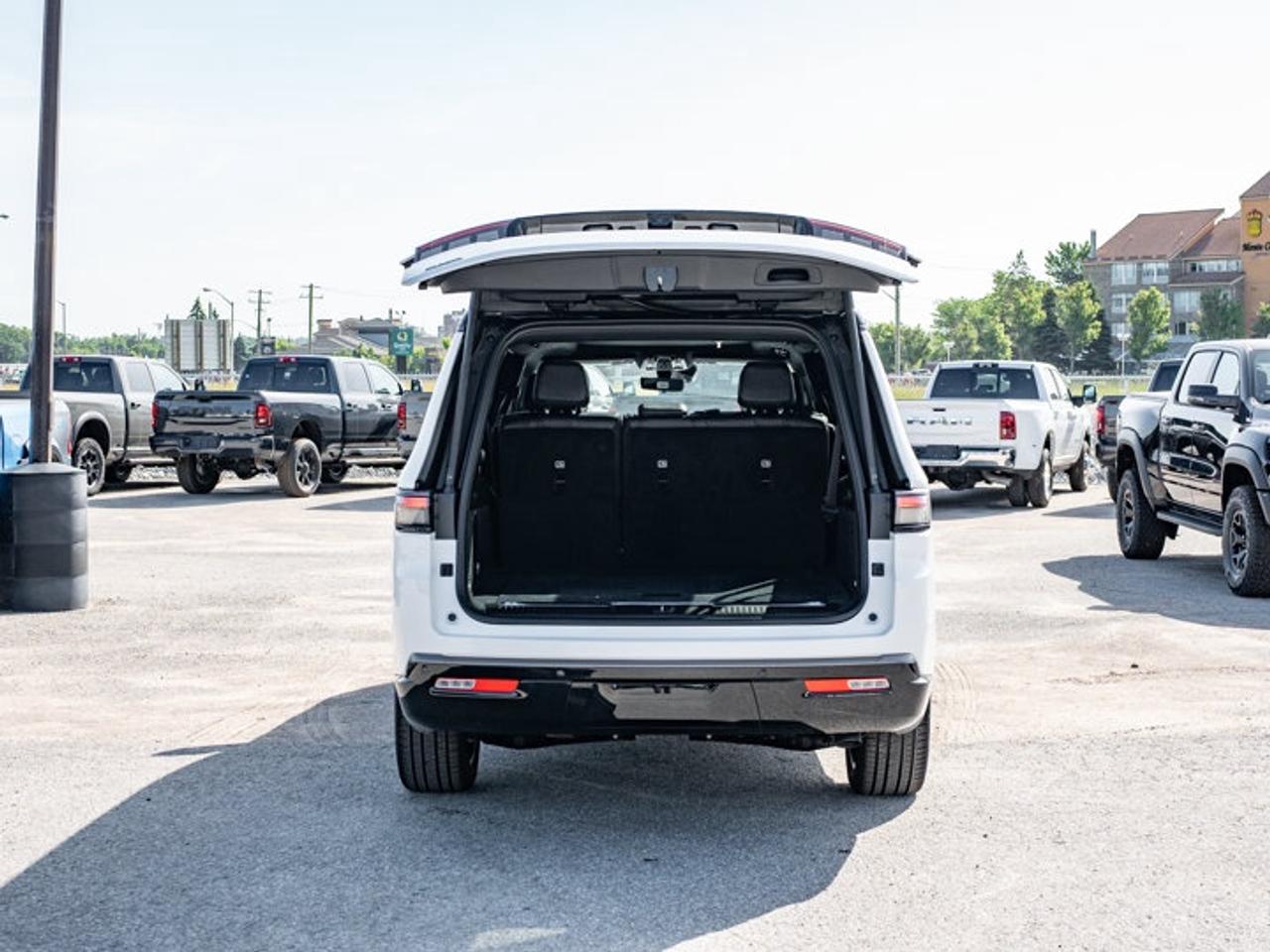 2026 Jeep Grand Wagoneer L Summit Obsidian Photo