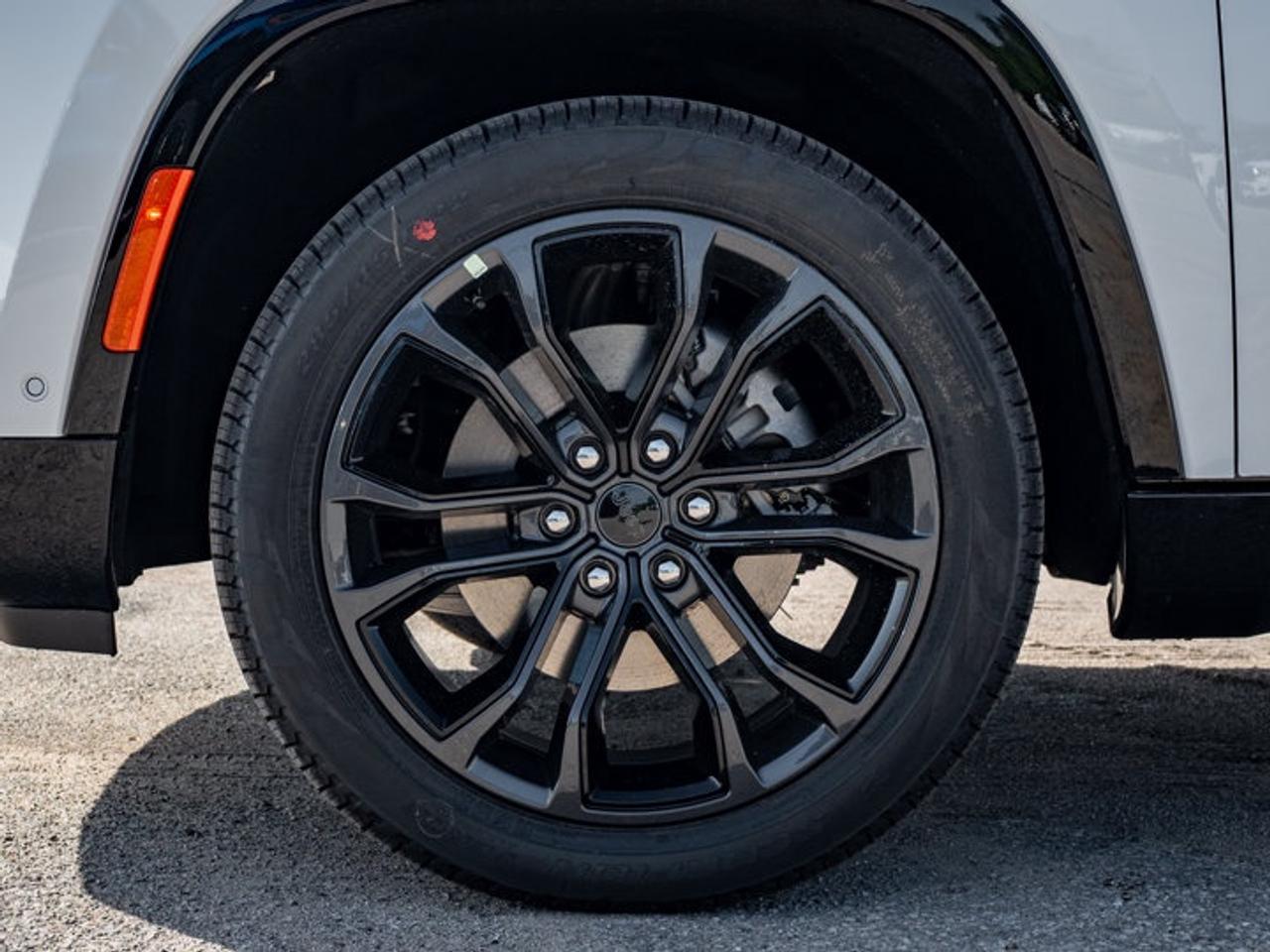 2026 Jeep Grand Wagoneer L Summit Obsidian Photo