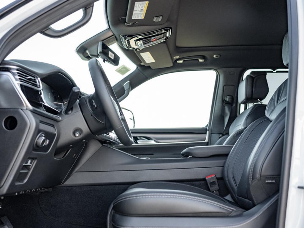 2026 Jeep Grand Wagoneer L Summit Obsidian Photo