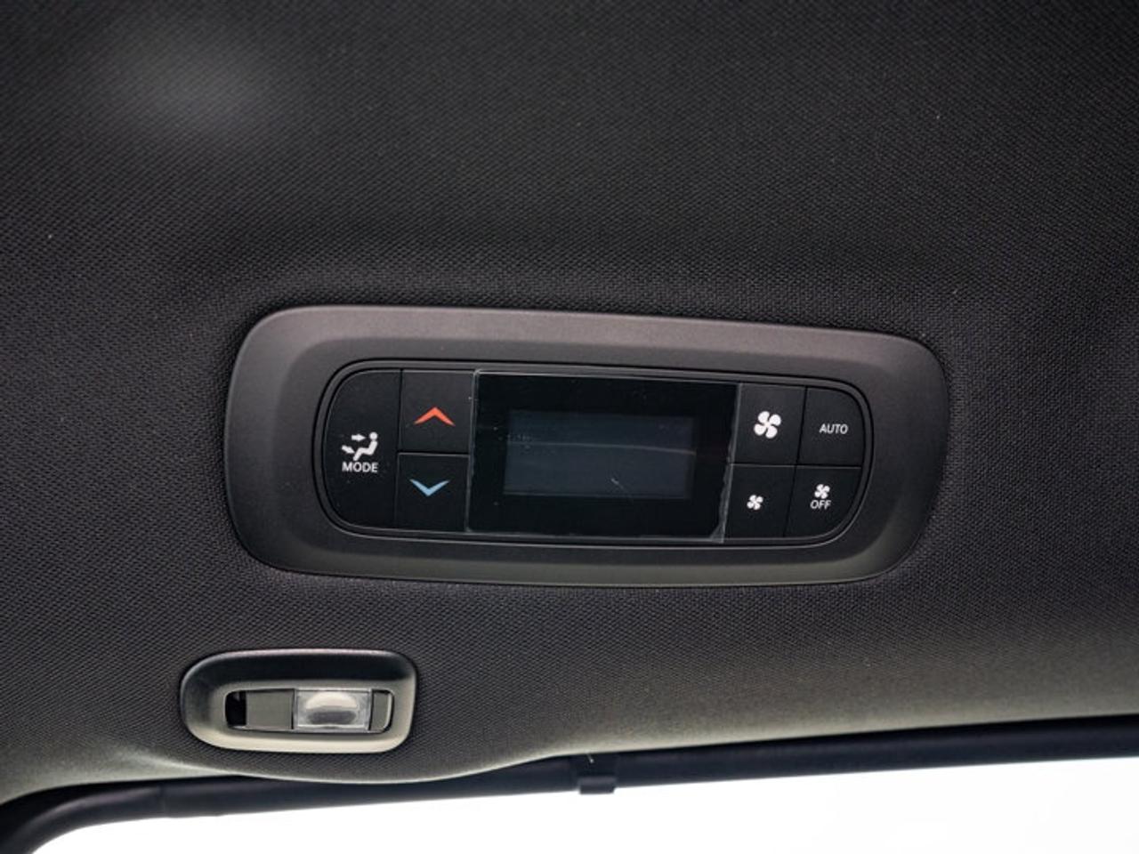 2027 Chrysler Pacifica Limited Photo