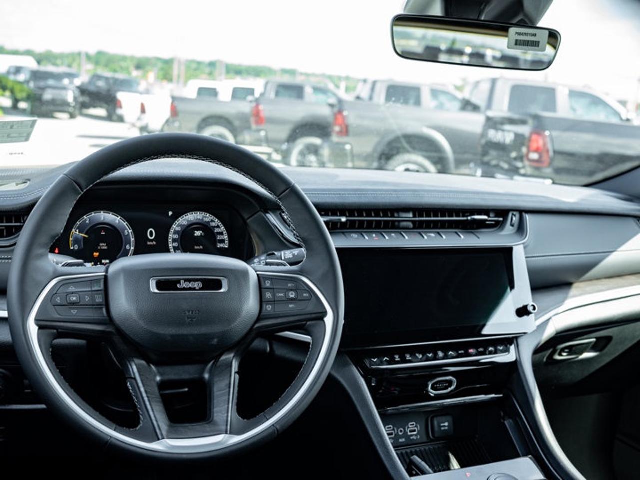 2026 Jeep Grand Cherokee Altitude Photo2