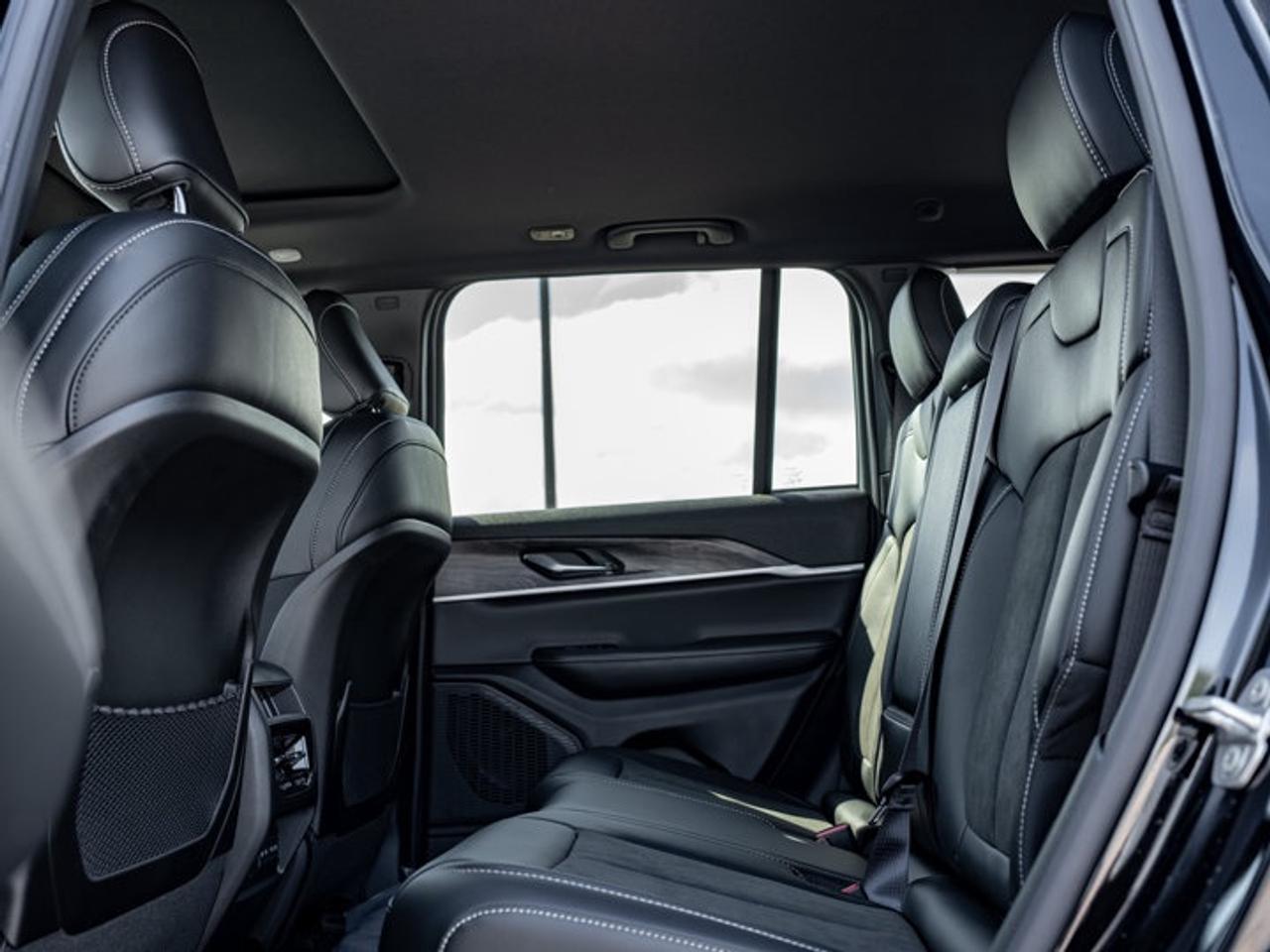 2026 Jeep Grand Cherokee Altitude Photo