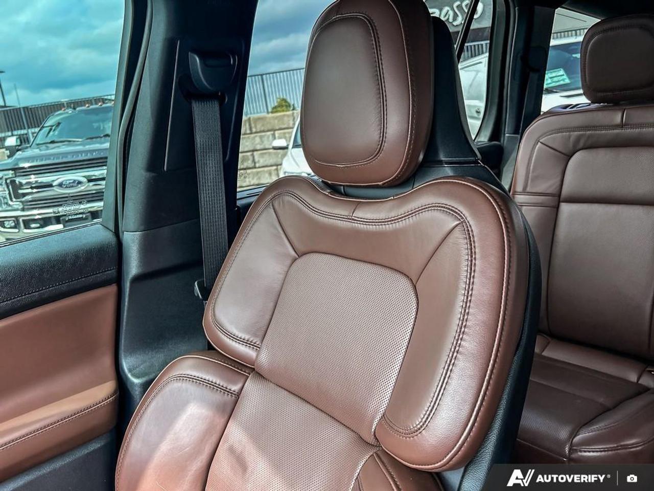 2025 Lincoln Aviator Reserve JET APPR. PKG | LUX. PKG | HOT CHOCOLATE INTERIOR Photo