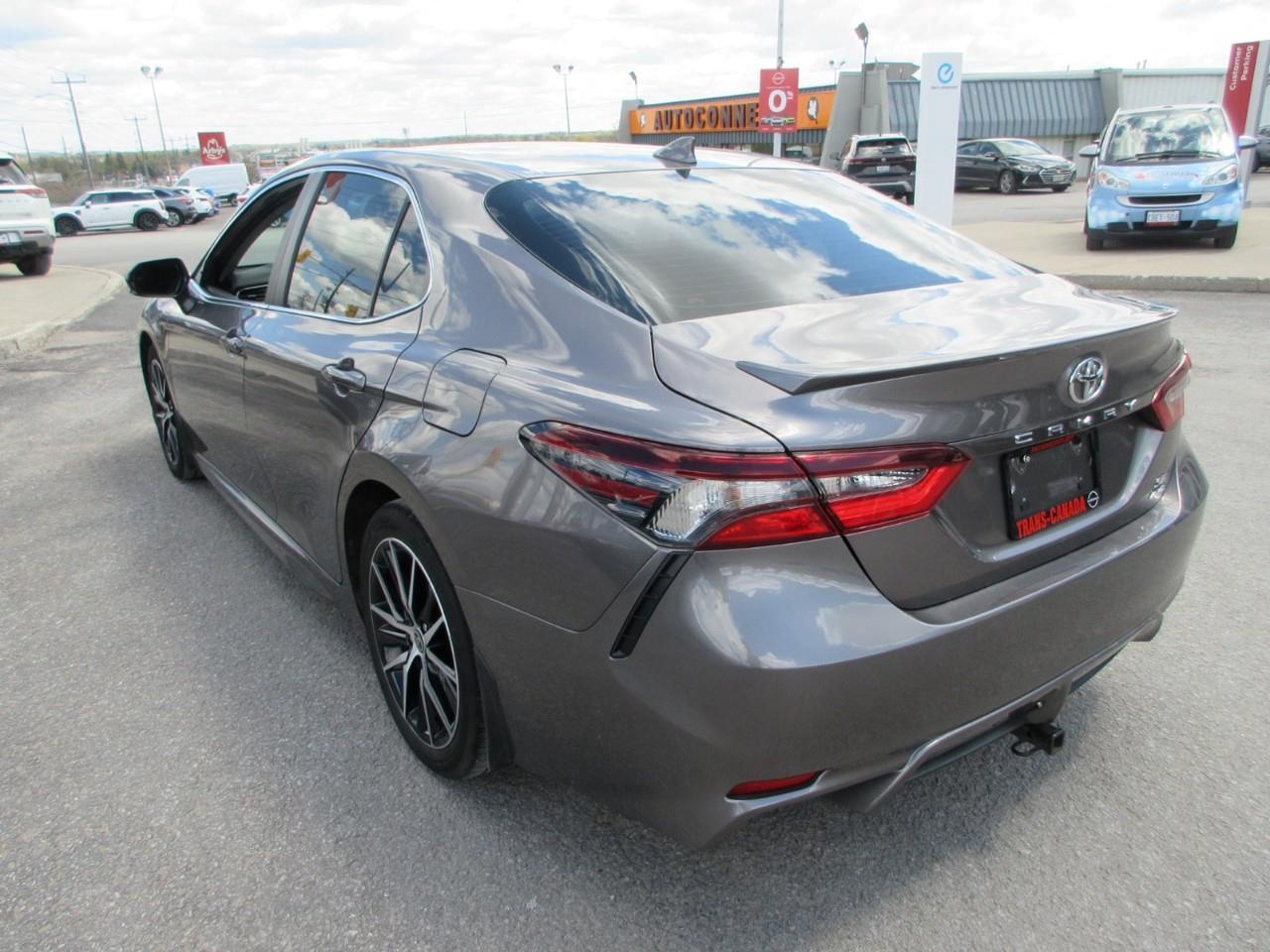 2024 Toyota Camry SE Photo
