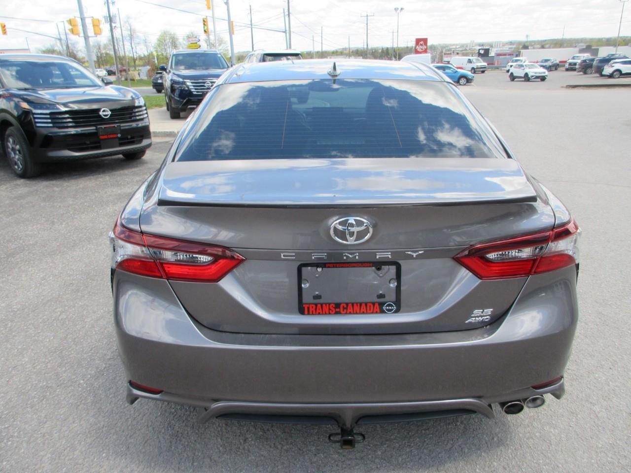 2024 Toyota Camry SE Photo