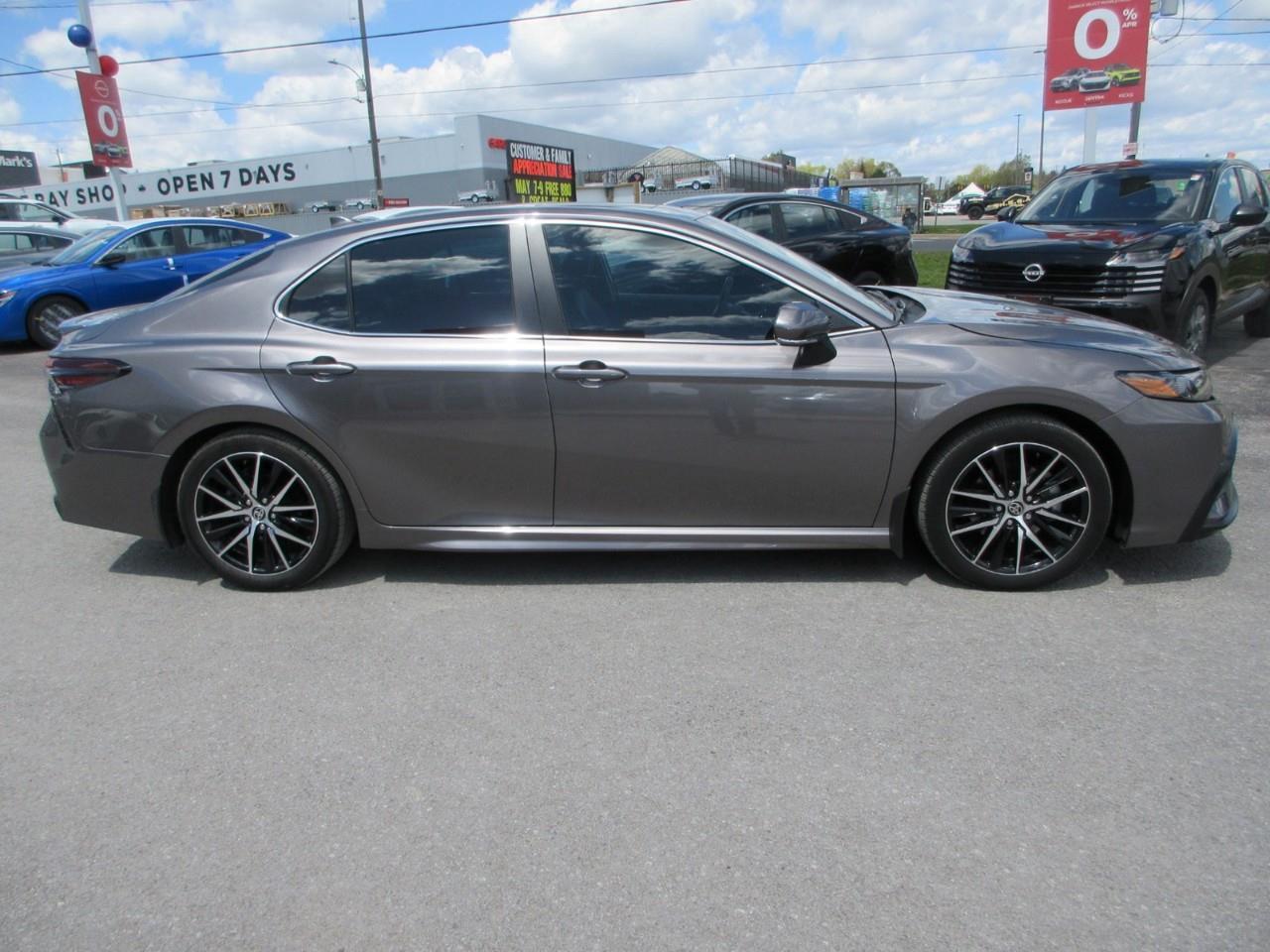 2024 Toyota Camry SE Photo