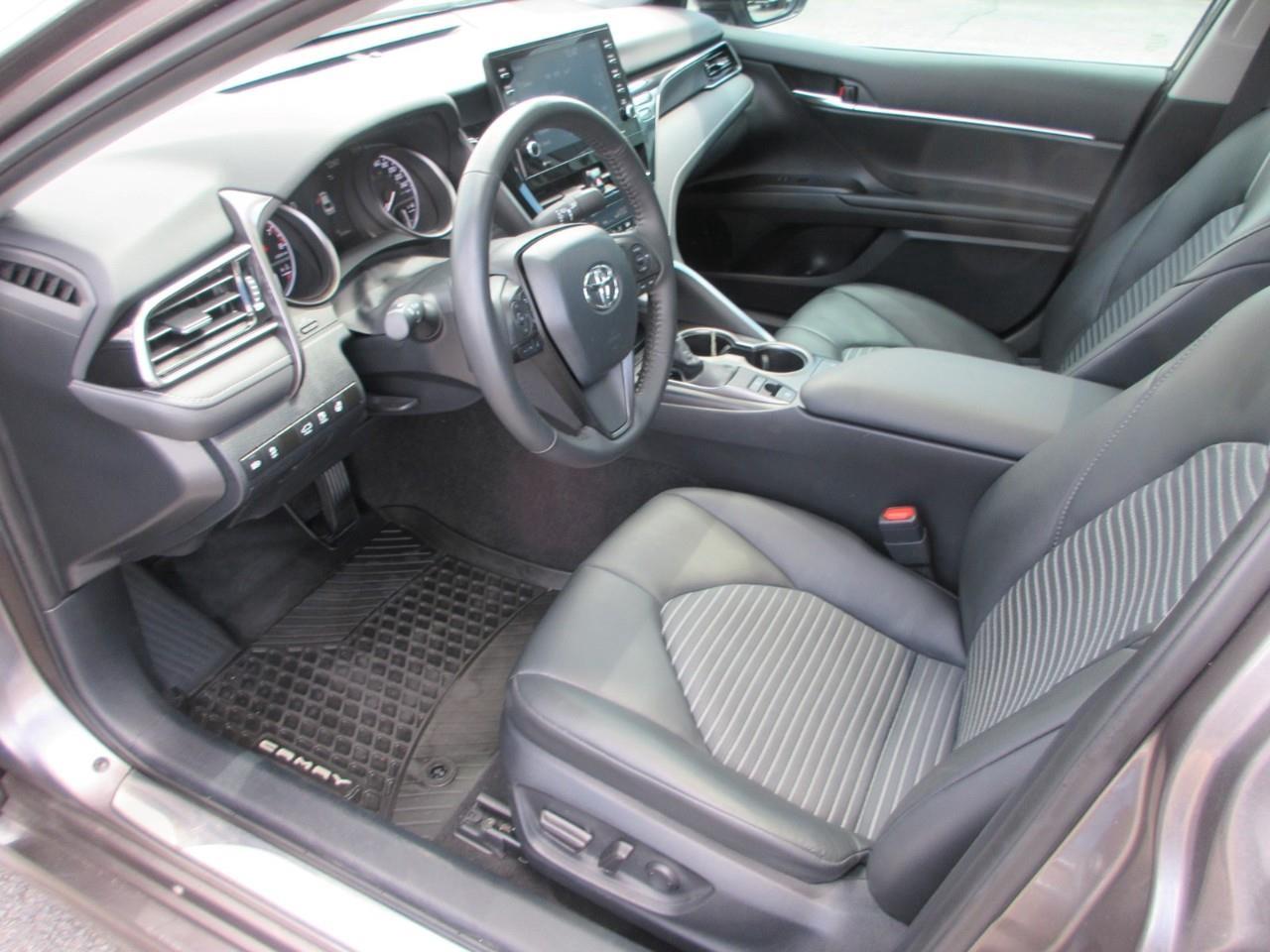 2024 Toyota Camry SE Photo