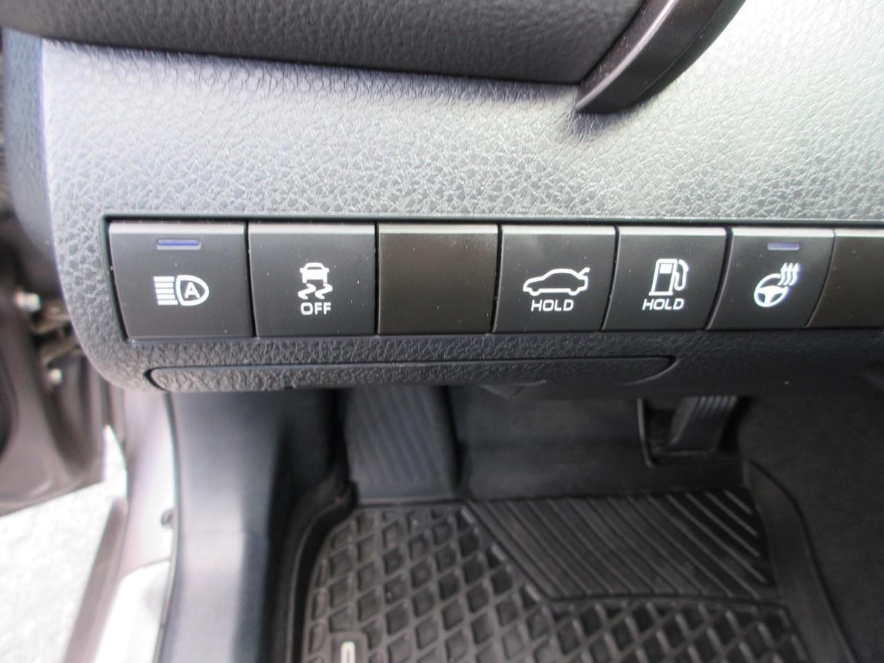2024 Toyota Camry SE Photo