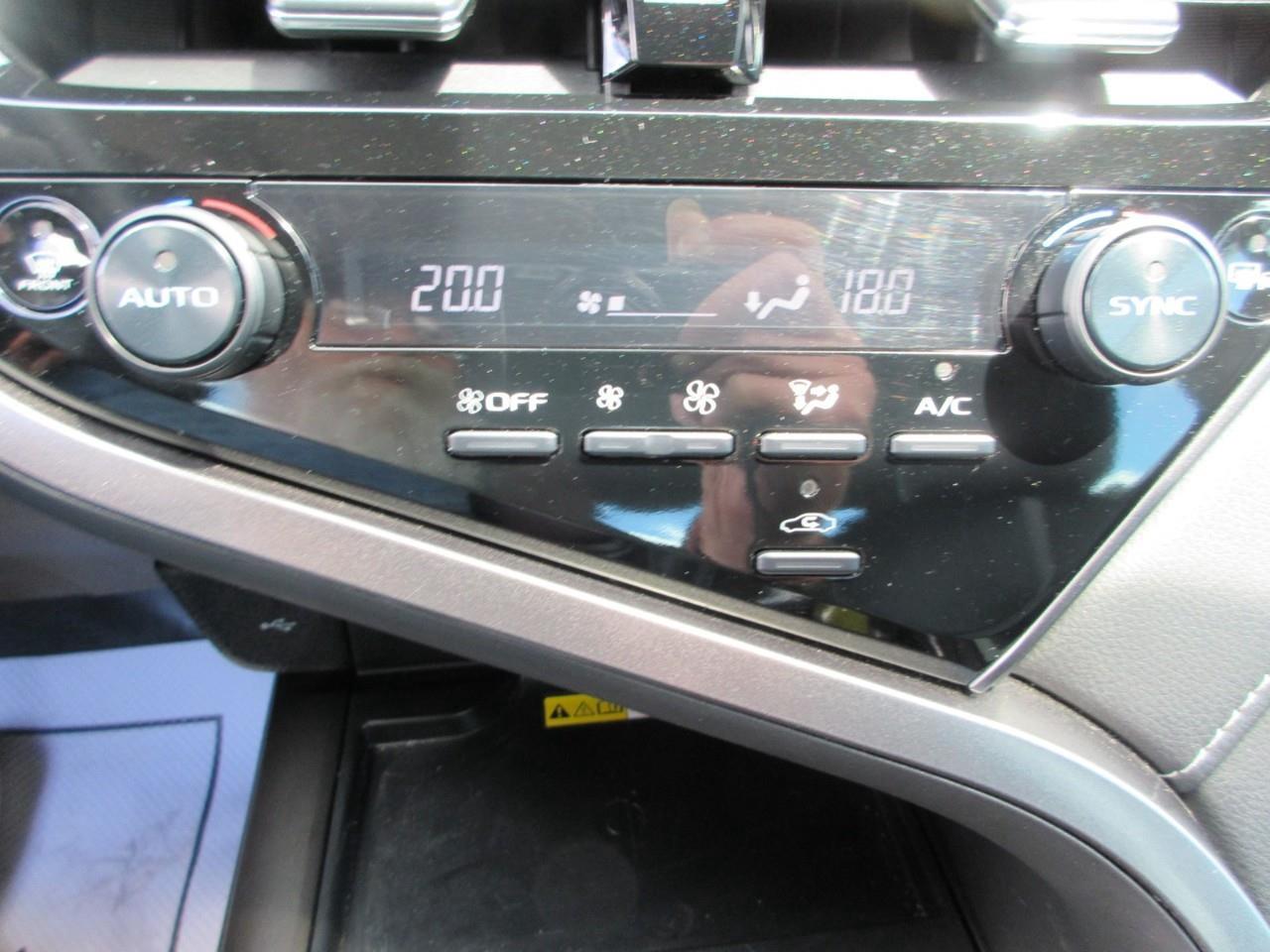 2024 Toyota Camry SE Photo