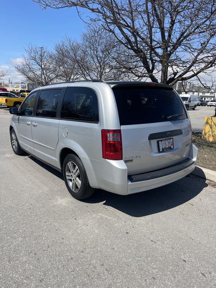 2010 Dodge Grand Caravan SE    STOW  N  GO Photo2
