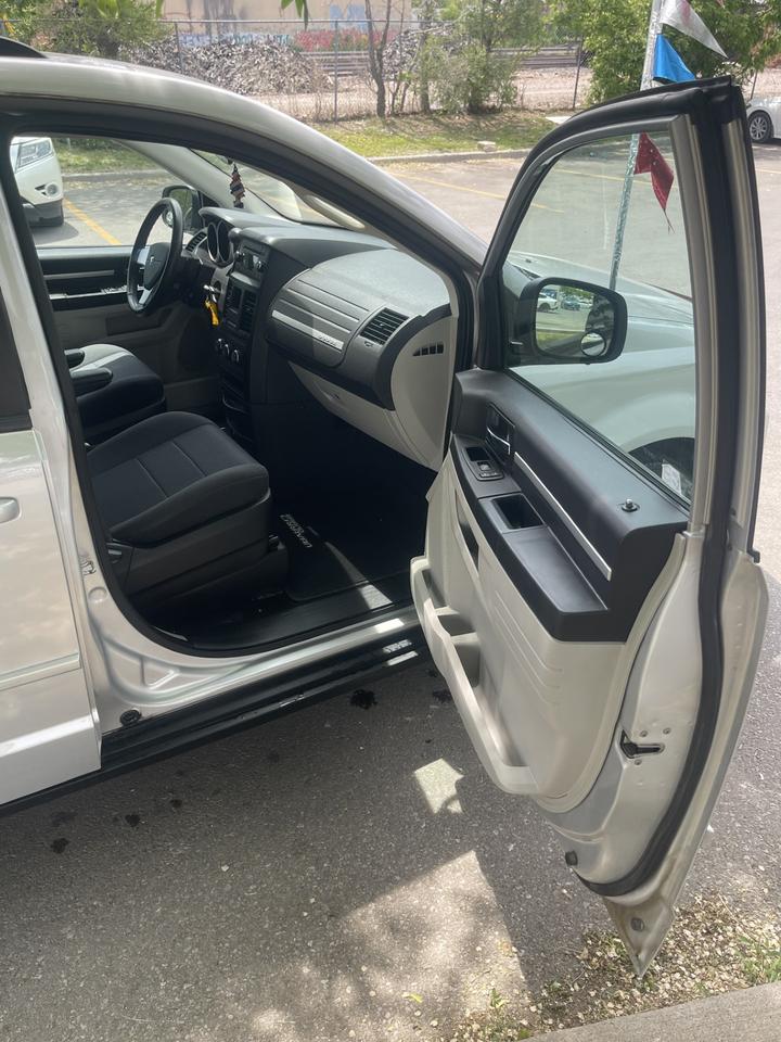 2010 Dodge Grand Caravan SE    STOW  N  GO Photo
