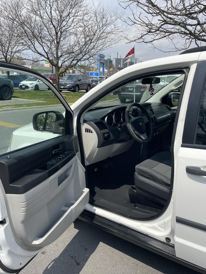 2008 Dodge Grand Caravan SE   STOW N GO   NO ACCIDENTS Photo