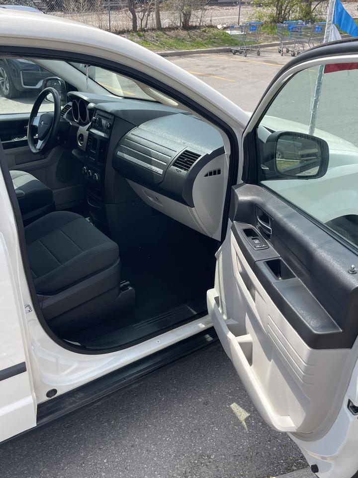 2008 Dodge Grand Caravan SE   STOW N GO   NO ACCIDENTS Photo