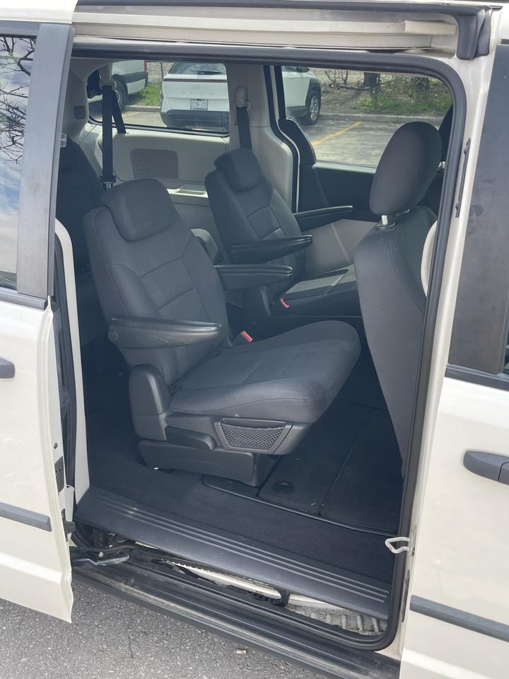 2008 Dodge Grand Caravan SE   STOW N GO   NO ACCIDENTS Photo