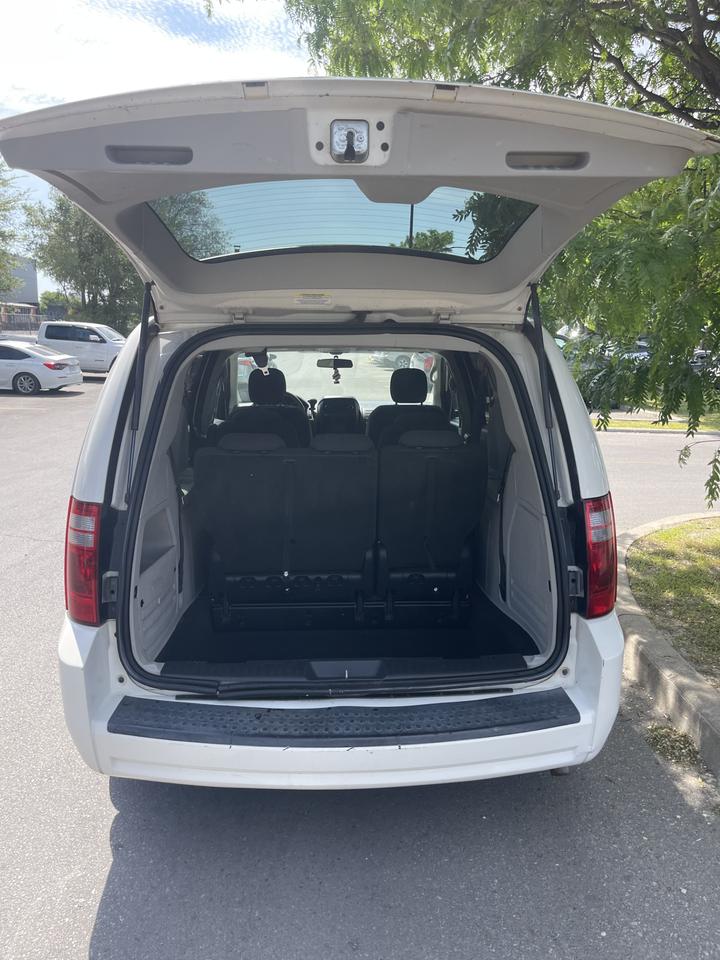 2008 Dodge Grand Caravan SE   STOW N GO   NO ACCIDENTS Photo