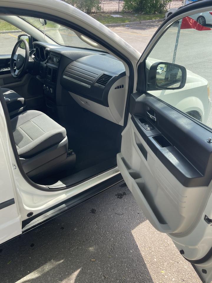 2008 Dodge Grand Caravan SE   STOW N GO   NO ACCIDENTS Photo