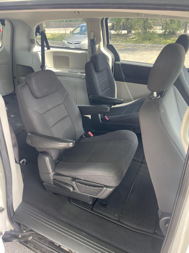 2008 Dodge Grand Caravan SE   STOW N GO   NO ACCIDENTS Photo