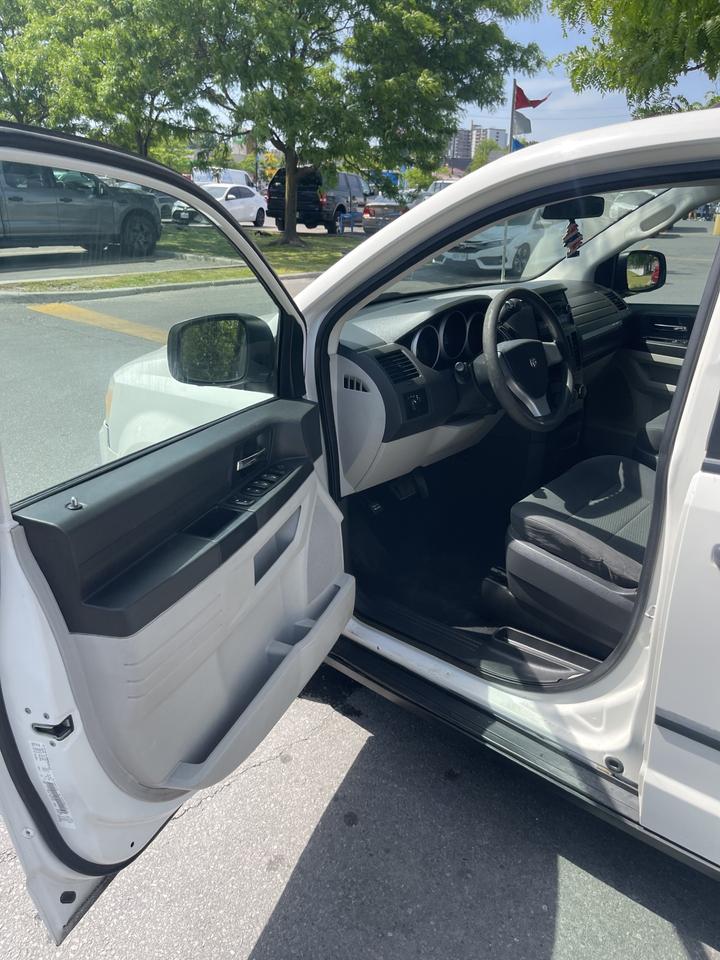 2008 Dodge Grand Caravan SE   STOW N GO   NO ACCIDENTS Photo
