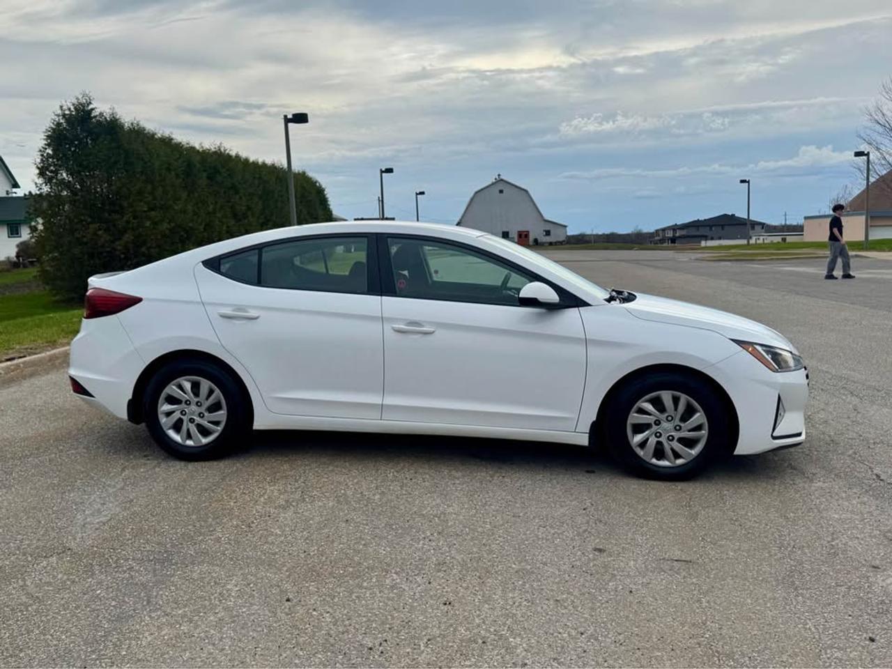 2019 Hyundai Elantra No Accidents - Certified Photo2