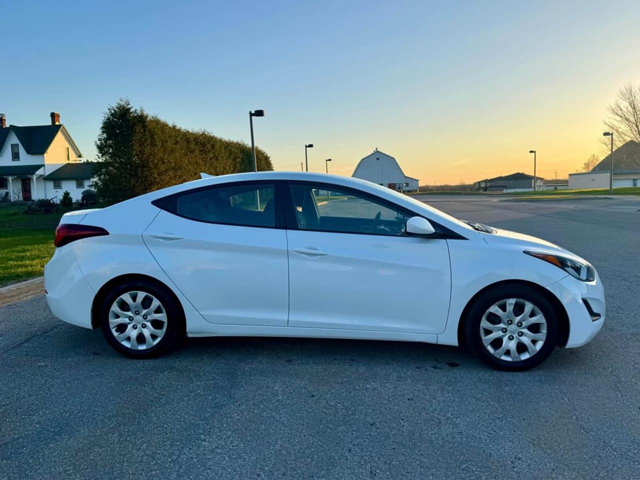 2015 Hyundai Elantra GL Photo2
