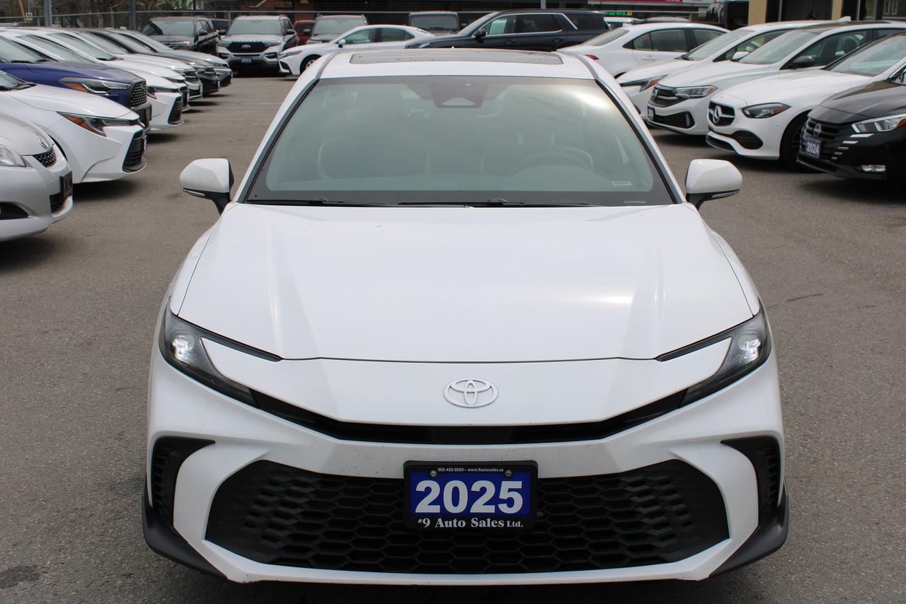 2025 Toyota Camry SE Hybrid Photo