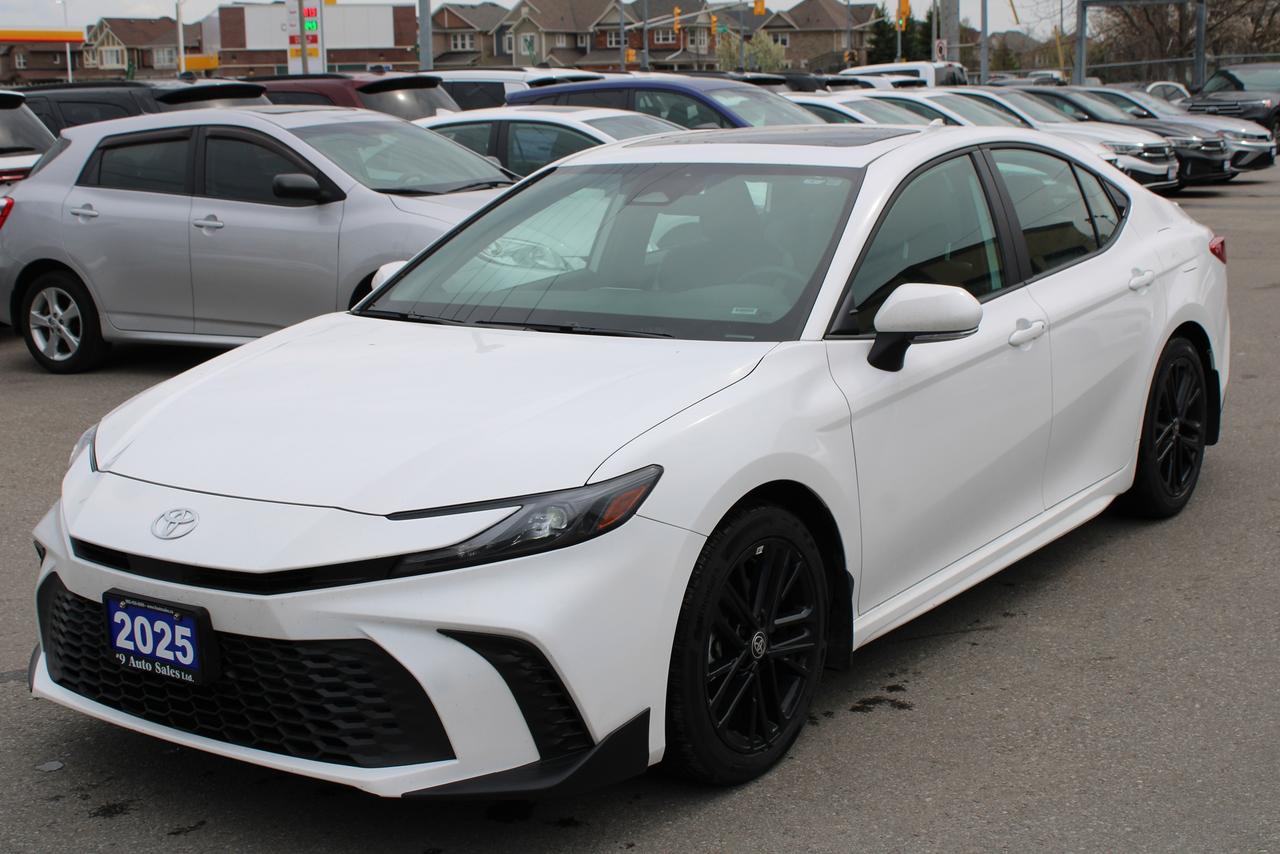 2025 Toyota Camry SE Hybrid Photo