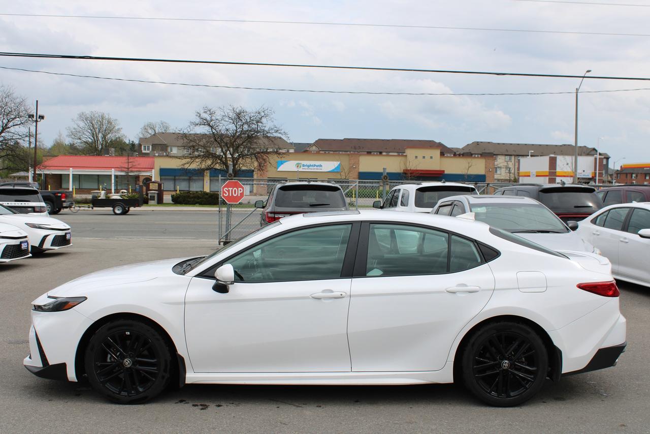 2025 Toyota Camry SE Hybrid Photo