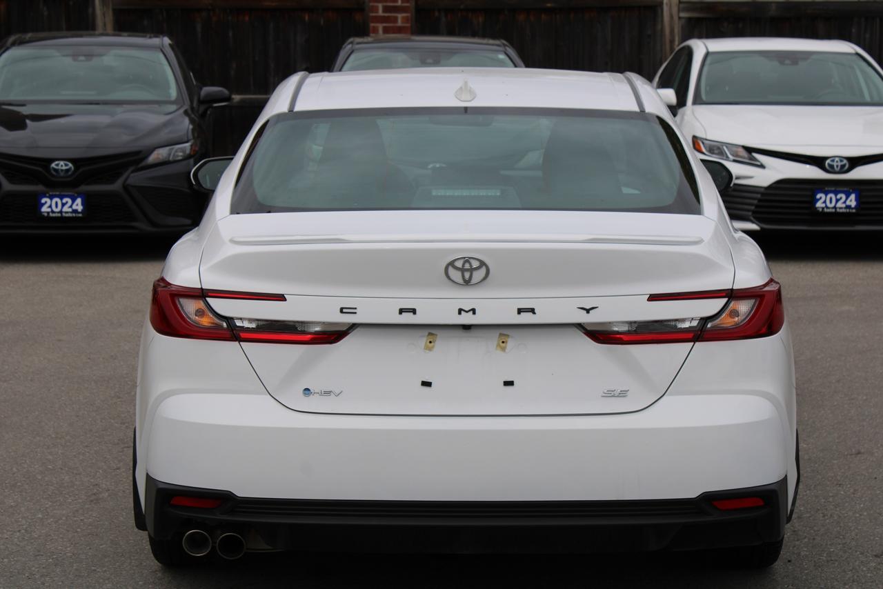 2025 Toyota Camry SE Hybrid Photo