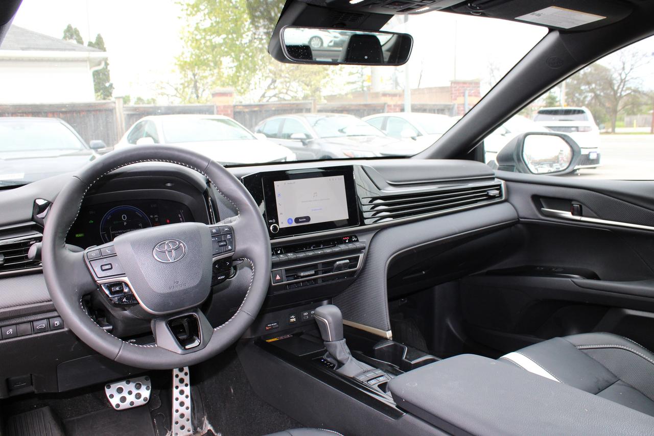 2025 Toyota Camry SE Hybrid Photo