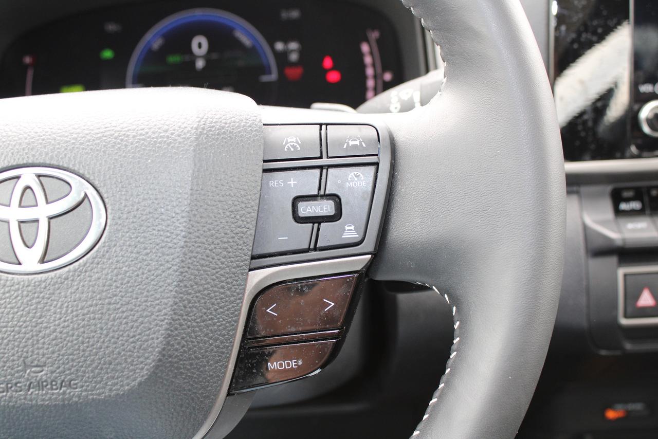 2025 Toyota Camry SE Hybrid Photo