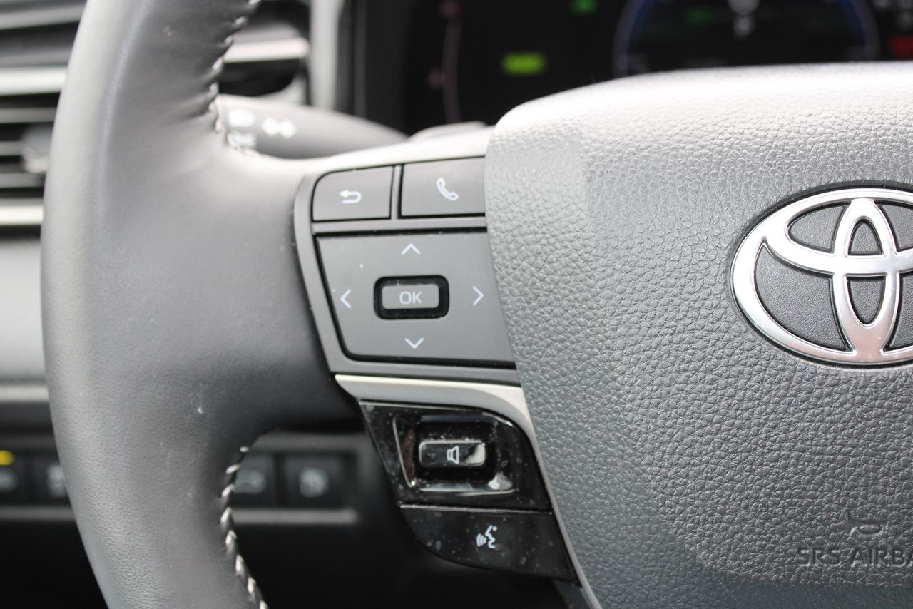 2025 Toyota Camry SE Hybrid Photo