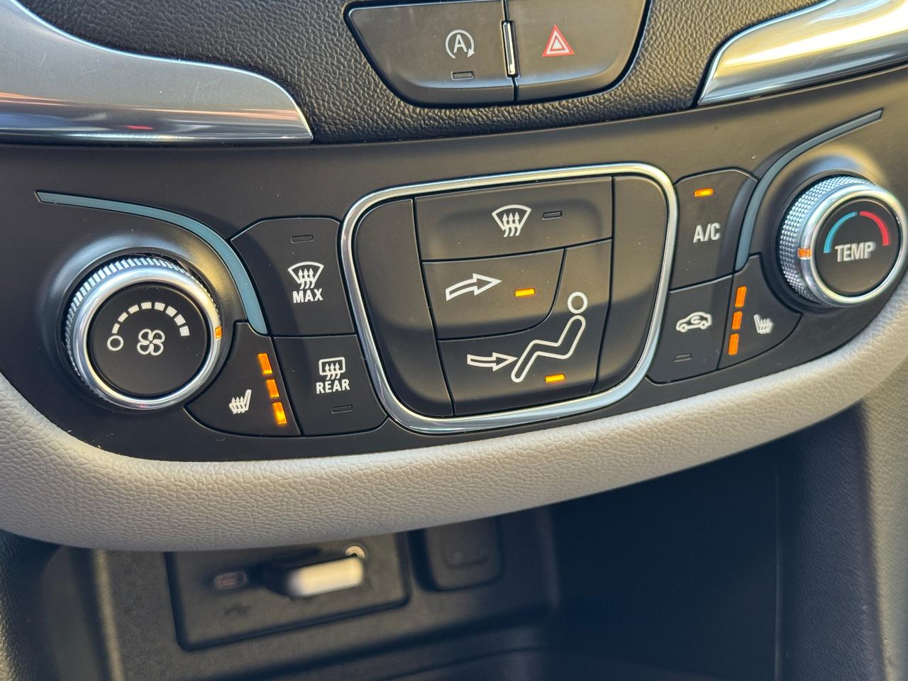 2022 Chevrolet Equinox LS+ONE OWNER+CLEAN CARFAX+ApplePlay Photo