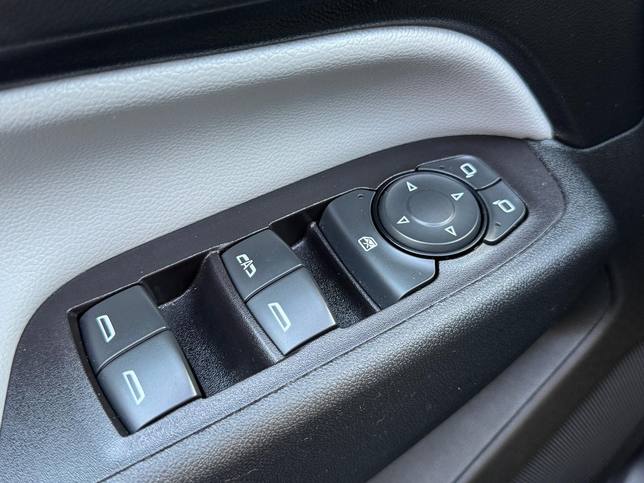 2022 Chevrolet Equinox LS+ONE OWNER+CLEAN CARFAX+ApplePlay Photo