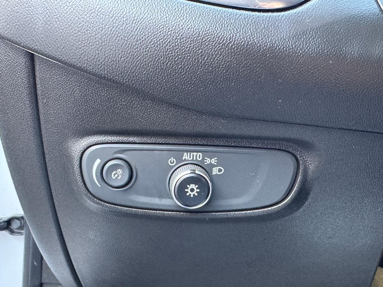 2022 Chevrolet Equinox LS+ONE OWNER+CLEAN CARFAX+ApplePlay Photo