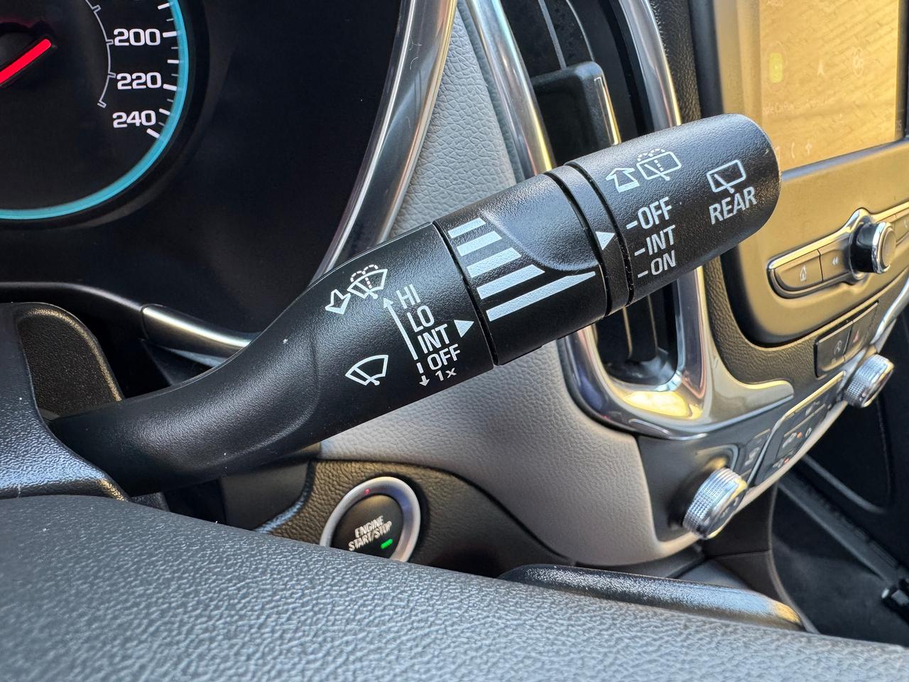 2022 Chevrolet Equinox LS+ONE OWNER+CLEAN CARFAX+ApplePlay Photo