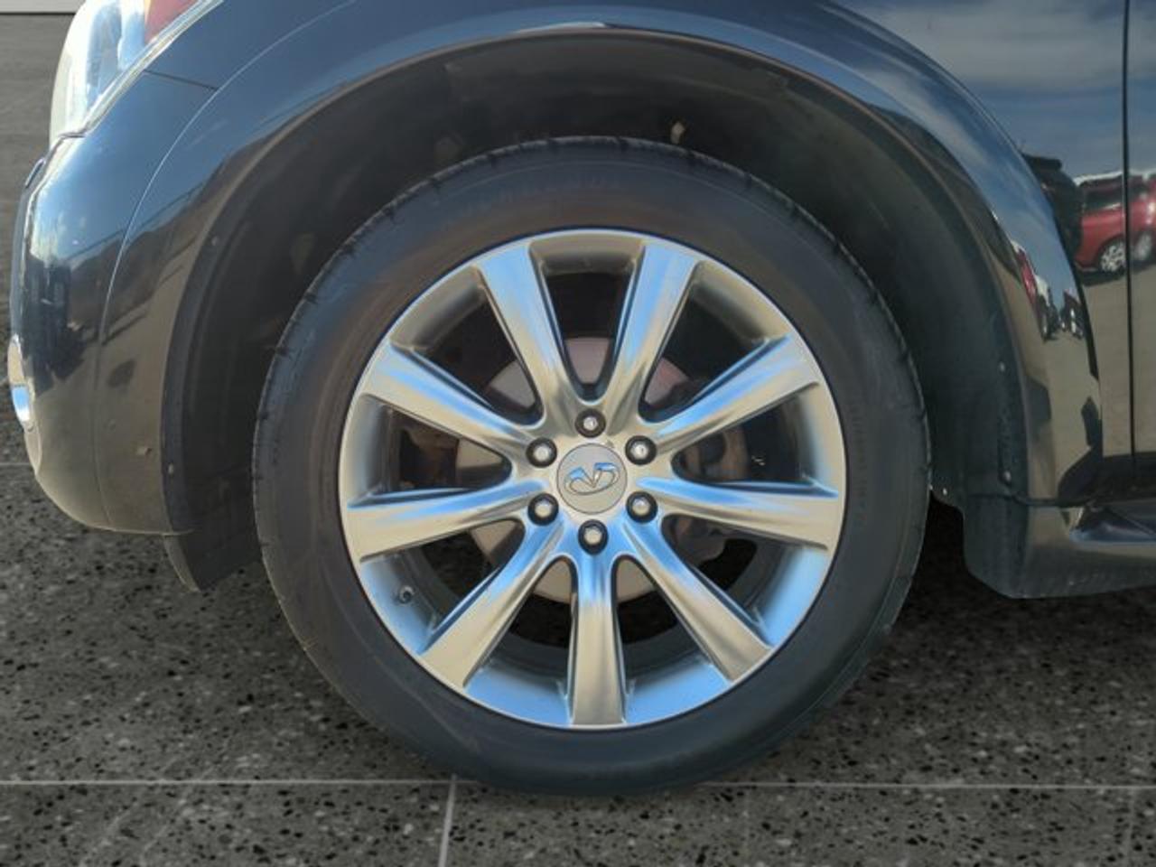 2013 Infiniti QX56 8-pass Photo