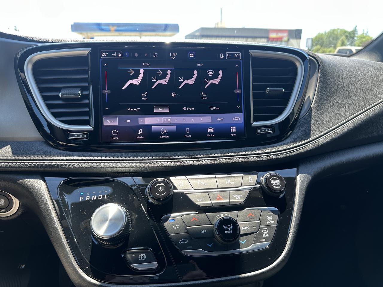 2027 Chrysler Pacifica Select Photo