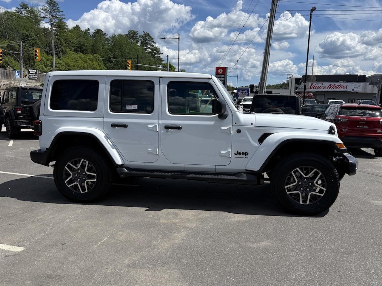 2026 Jeep Wrangler SAHARA 4X4 Photo