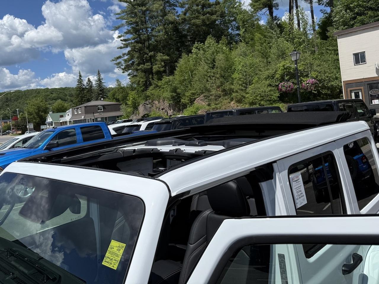 2026 Jeep Wrangler SAHARA 4X4 Photo