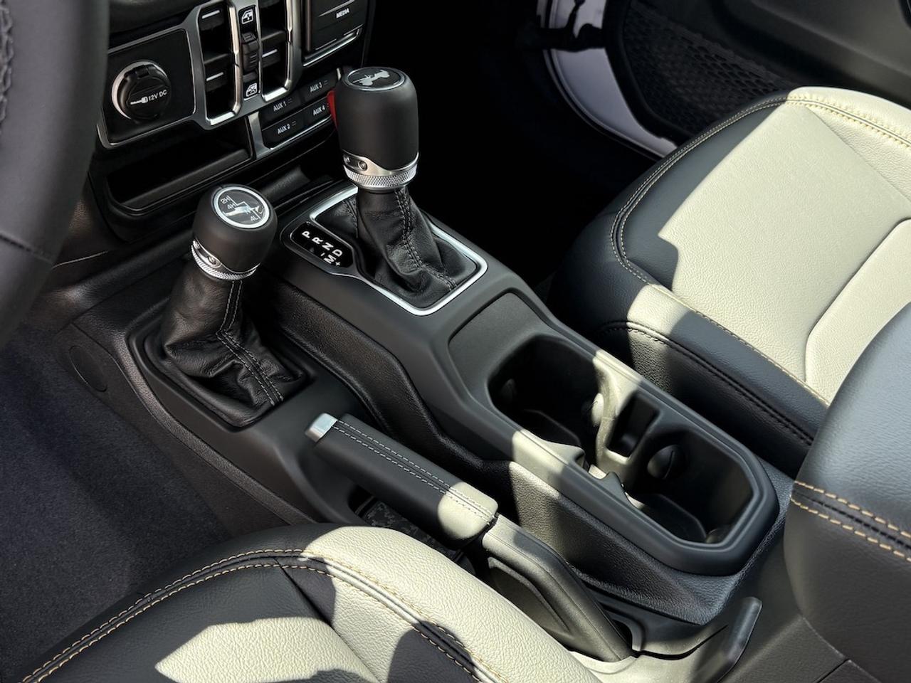 2026 Jeep Wrangler SAHARA 4X4 Photo