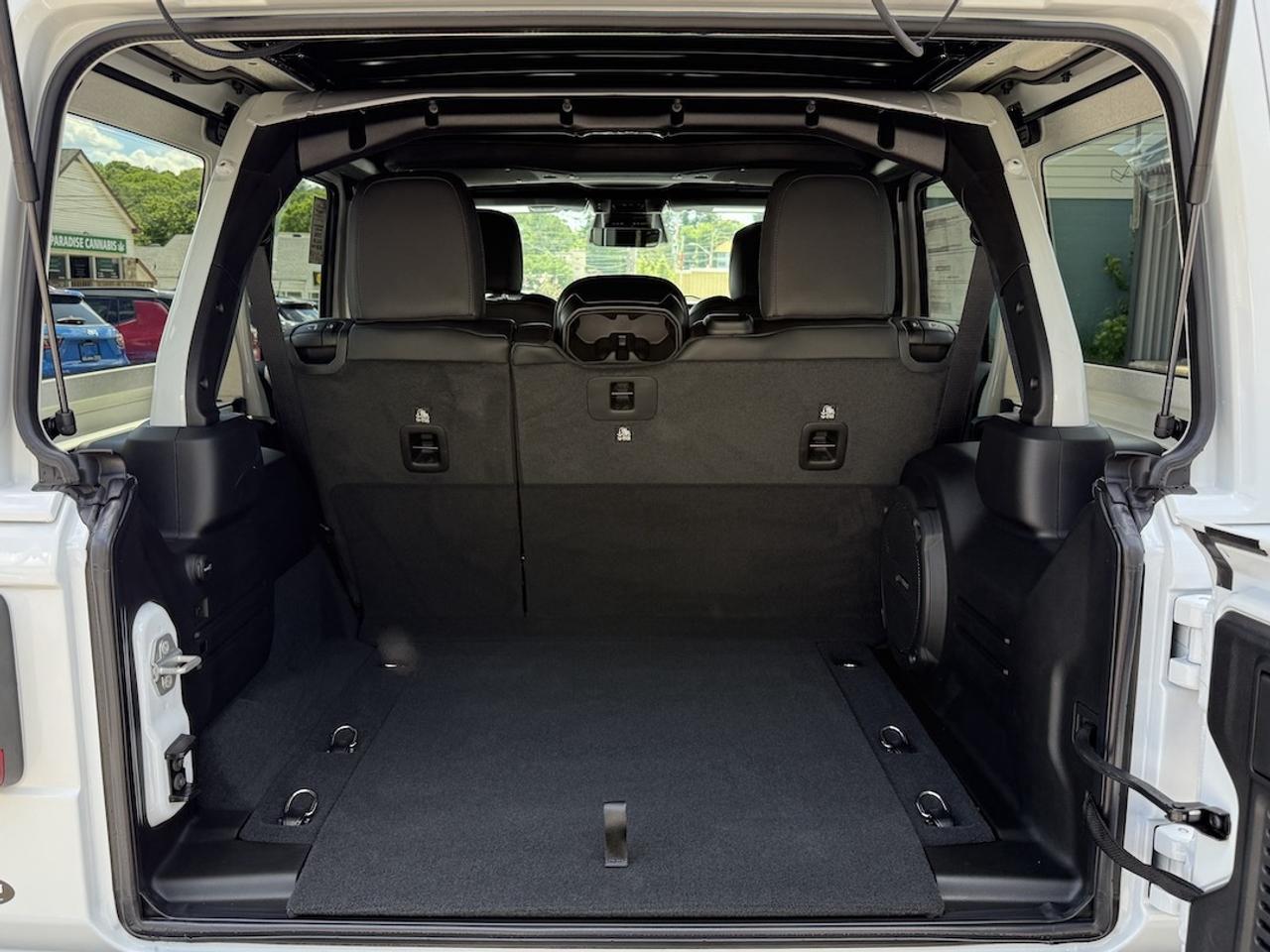 2026 Jeep Wrangler SAHARA 4X4 Photo