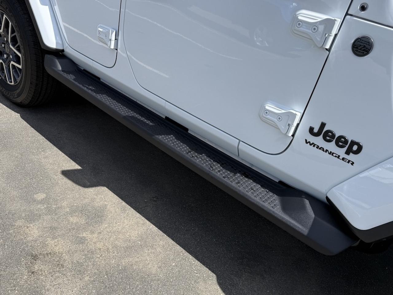 2026 Jeep Wrangler SAHARA 4X4 Photo