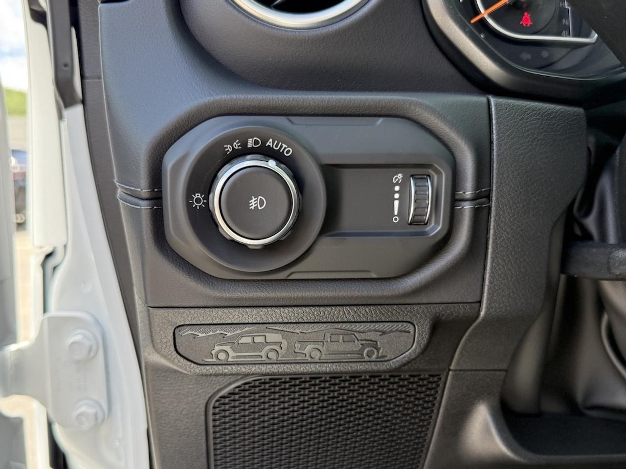 2026 Jeep Wrangler SAHARA 4X4 Photo