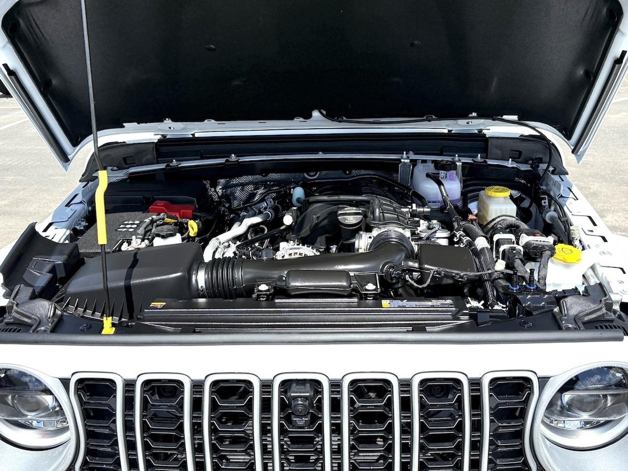 2026 Jeep Wrangler SAHARA 4X4 Photo